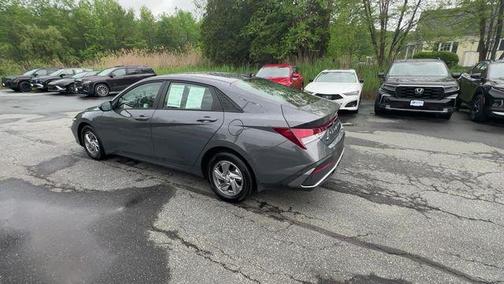 2024 Hyundai ELANTRA SE