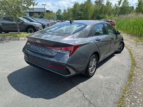 2024 Hyundai ELANTRA SE