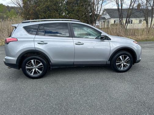 Silver Sky Metallic 2018 Toyota RAV4 XLE