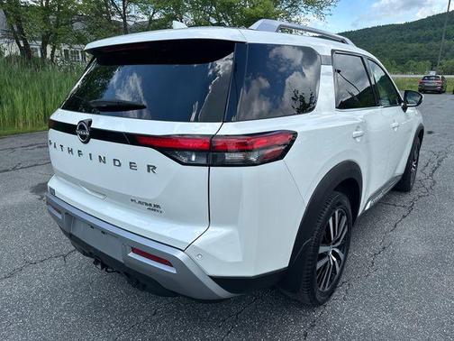 White 2023 Nissan Pathfinder Platinum
