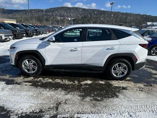 2025 Hyundai TUCSON SE
