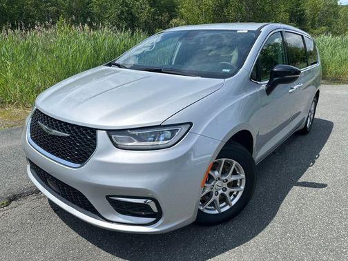 2024 Chrysler Pacifica Touring-L