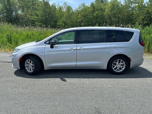 2024 Chrysler Pacifica Touring-L