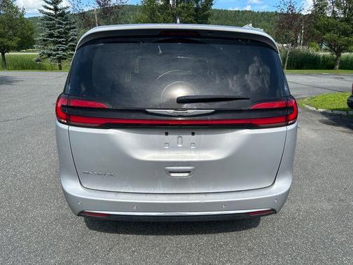 2024 Chrysler Pacifica Touring-L