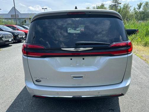2024 Chrysler Pacifica Touring-L