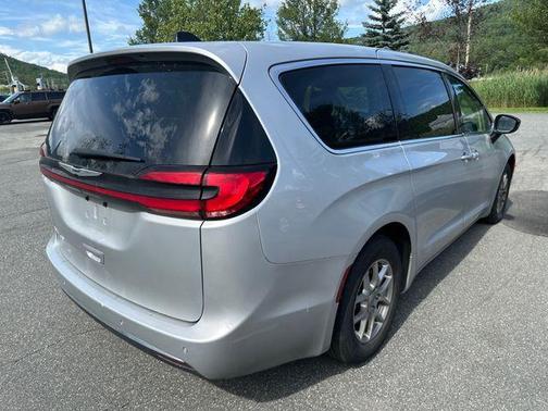 2024 Chrysler Pacifica Touring-L