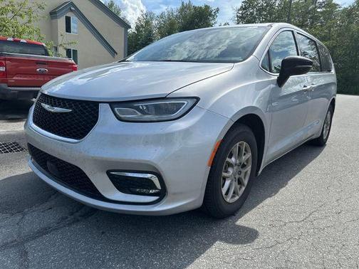 2024 Chrysler Pacifica Touring-L