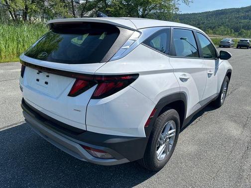White Pearl 2026 Hyundai TUCSON SE