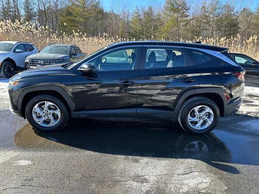 2023 Hyundai TUCSON SE