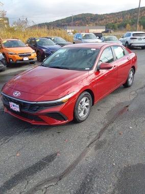 2025 Hyundai ELANTRA SE