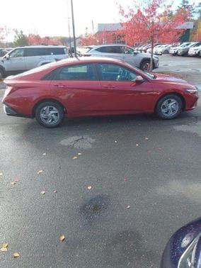 2025 Hyundai ELANTRA SE