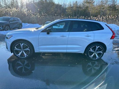 2022 Volvo XC60 B5 R-Design