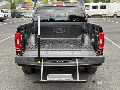 AGATE BLACK METALLIC 2022 Ford F-150 LARIAT