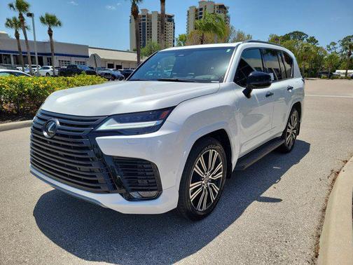 2025 Lexus LX 700h Luxury