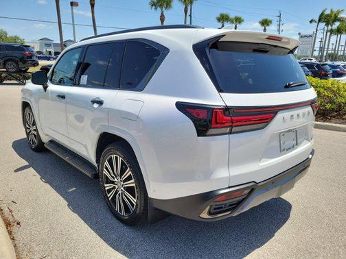 2025 Lexus LX 700h Luxury