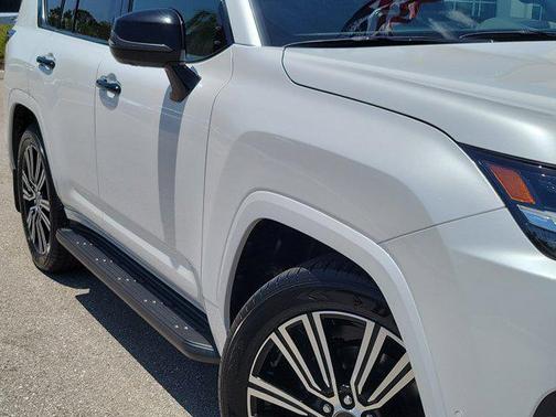 2025 Lexus LX 700h Luxury