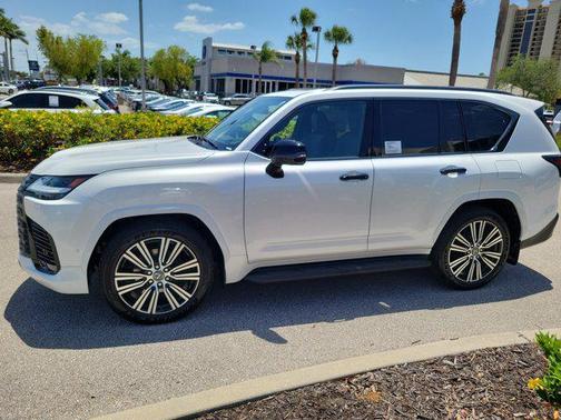 2025 Lexus LX 700h Luxury