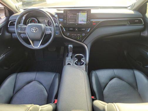 2022 Toyota Camry Hybrid XLE