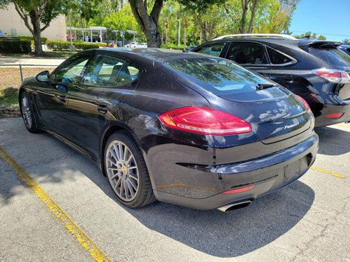 2016 Porsche Panamera 4 Edition