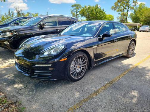 2016 Porsche Panamera 4 Edition
