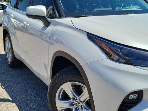 2023 Toyota Highlander Hybrid LE