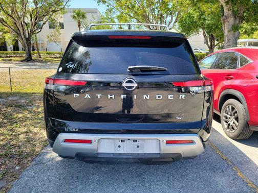 2022 Nissan Pathfinder SL 2WD