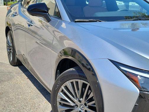 2023 Lexus RZ 450e Luxury