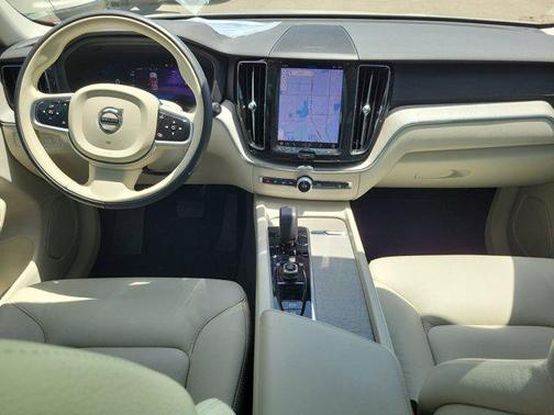 2023 Volvo XC60 Recharge Plug-In Hybrid T8 Plus Bright Theme