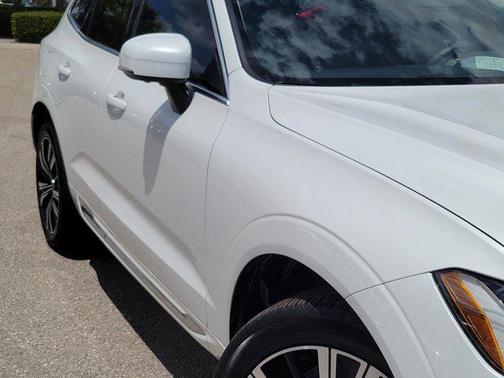 2023 Volvo XC60 Recharge Plug-In Hybrid T8 Plus Bright Theme