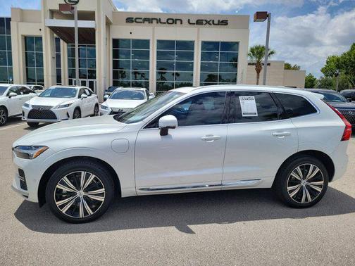 2023 Volvo XC60 Recharge Plug-In Hybrid T8 Plus Bright Theme