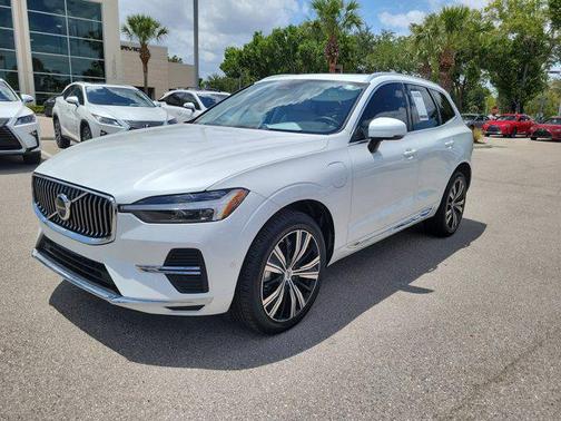 2023 Volvo XC60 Recharge Plug-In Hybrid T8 Plus Bright Theme