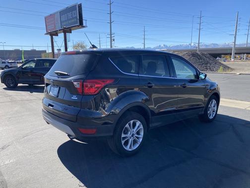 Photo 5 of 30 of 2019 Ford Escape SE