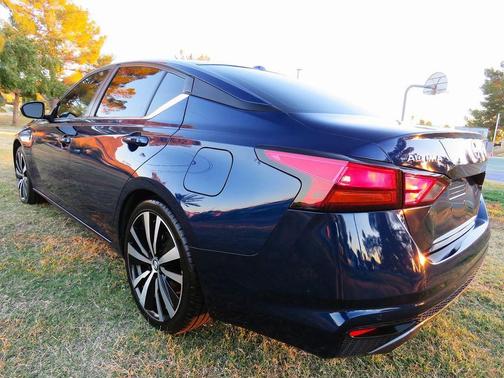 2021 Nissan Altima SR FWD
