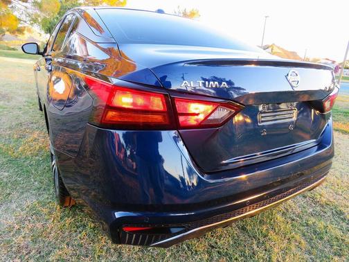 2021 Nissan Altima SR FWD