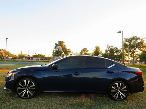 2021 Nissan Altima SR FWD