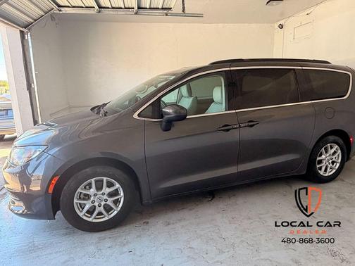 Granite Crystal Metallic Clearcoat 2021 Chrysler Voyager LXI