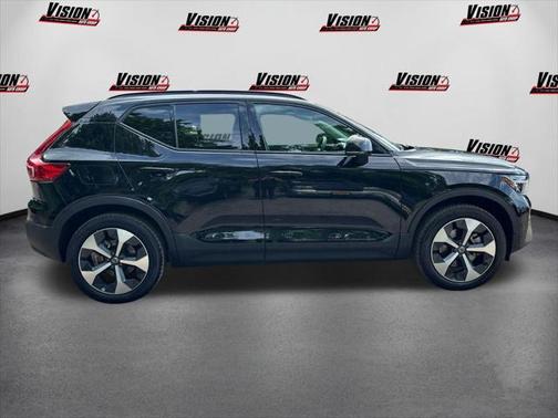 2025 Volvo XC40 B5 Plus Dark Theme
