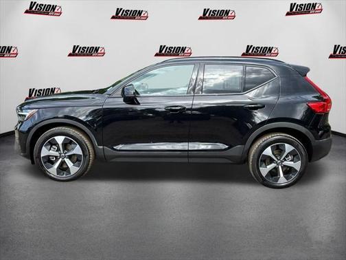 2025 Volvo XC40 B5 Plus Dark Theme