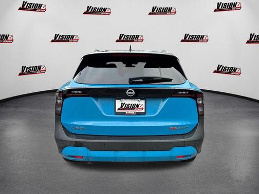 Arctic Ice Blue Metallic/Super Black 2025 Nissan Kicks SR