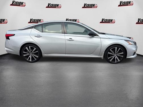 Brilliant Silver Metallic 2021 Nissan Altima SR FWD