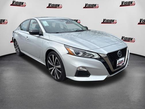 Brilliant Silver Metallic 2021 Nissan Altima SR FWD