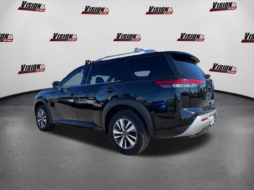 2023 Nissan Pathfinder SL 4WD