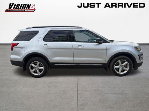 Ingot Silver 2017 Ford Explorer XLT
