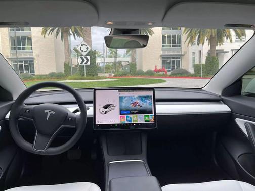 Pearl White Multi-Coat 2023 Tesla Model 3 Standard Range