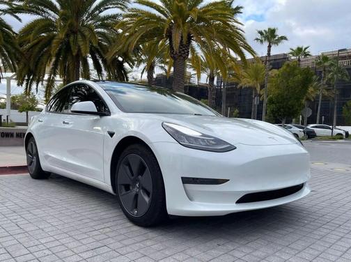 Pearl White Multi-Coat 2023 Tesla Model 3 Standard Range