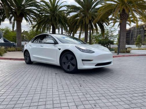 Pearl White Multi-Coat 2023 Tesla Model 3 Standard Range