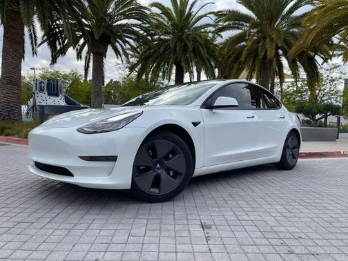 Pearl White Multi-Coat 2023 Tesla Model 3 Standard Range