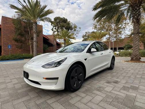 Pearl White Multi-Coat 2023 Tesla Model 3 Standard Range