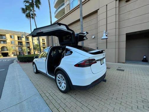 Pearl White Multi-Coat 2017 Tesla Model X 75D