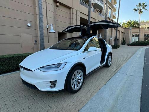 Pearl White Multi-Coat 2017 Tesla Model X 75D